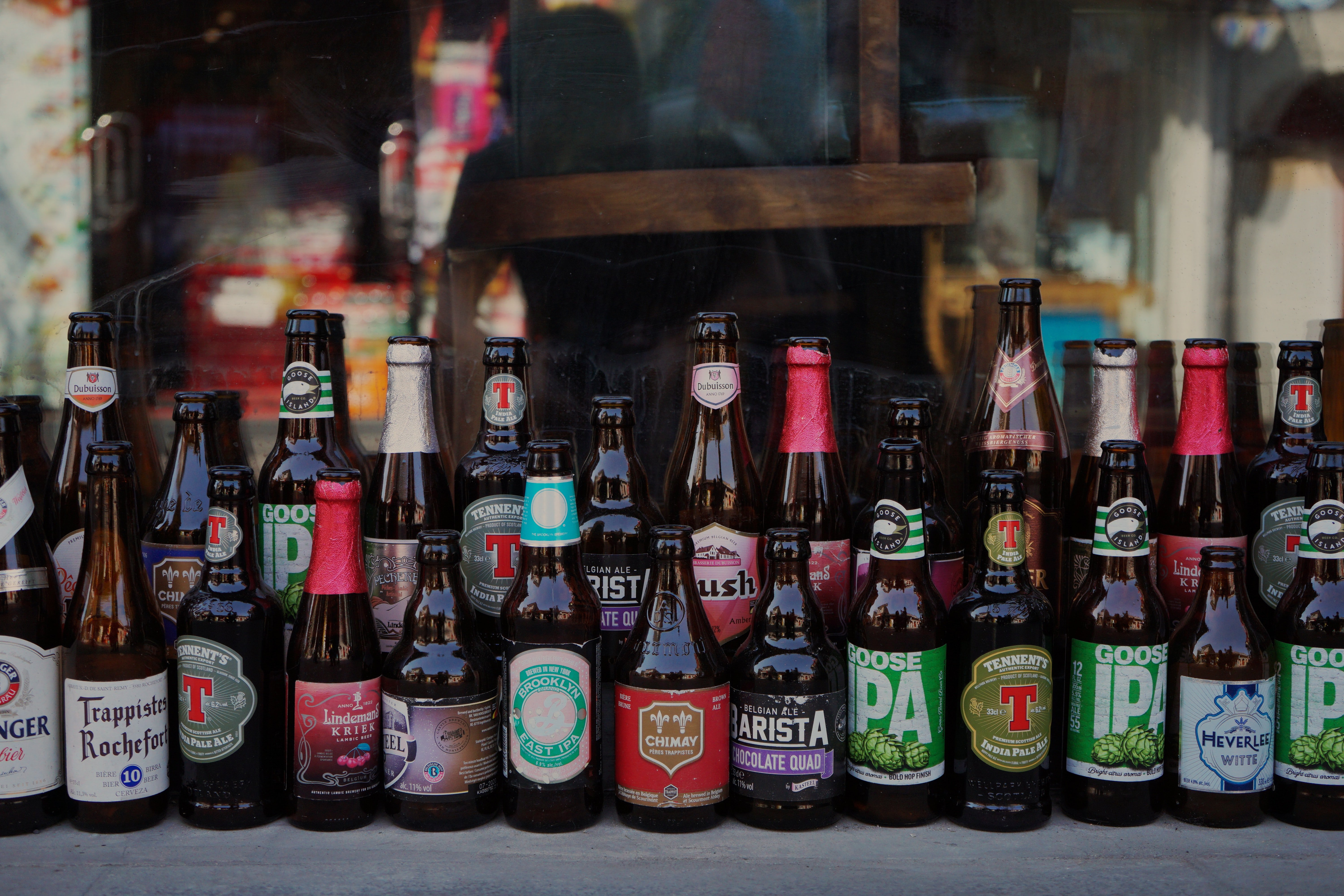 Пивные страны. Пиво. Пиво бутылочное. Крафтовое пиво в бутылках. Пиво в пабе бутылочное.